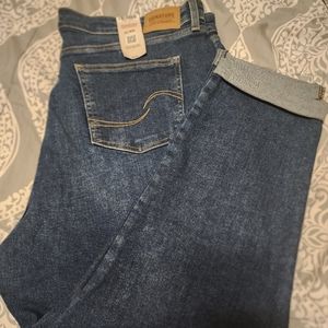 Jeans. 22W. NWT. Signature by Levi's